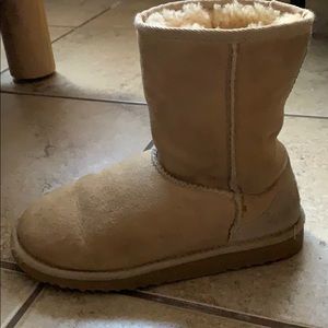 The sand color ugg low cut ugg boot